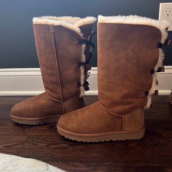 Size 9 Women’s Bailey Bow Tall II Boot. - Picture 3 of 9